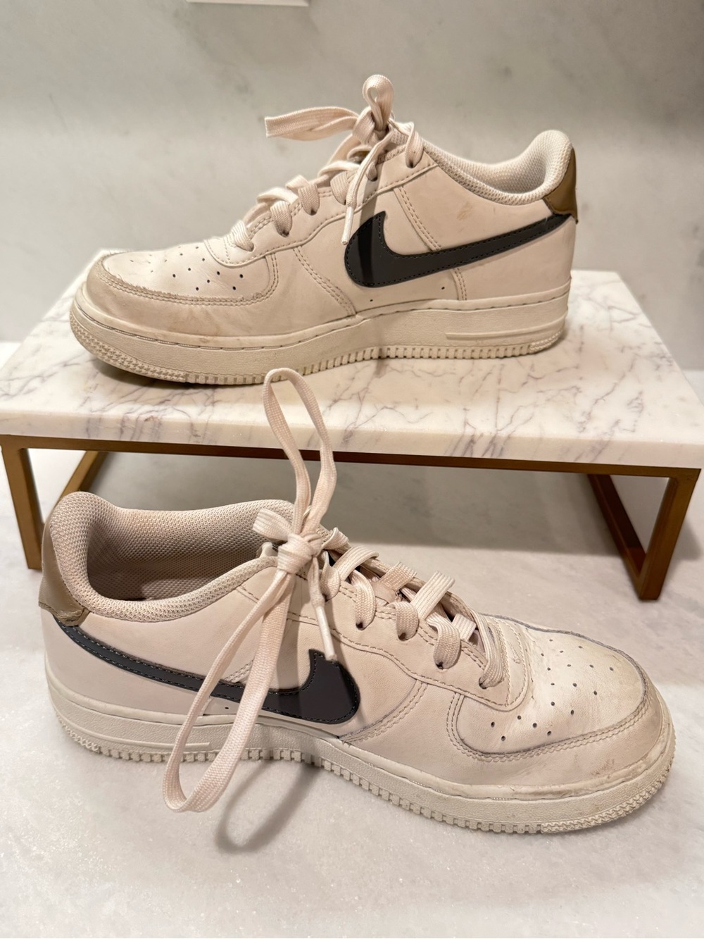Nike Kids Low-Top Sneakers in Cream with Gray Swoosh
